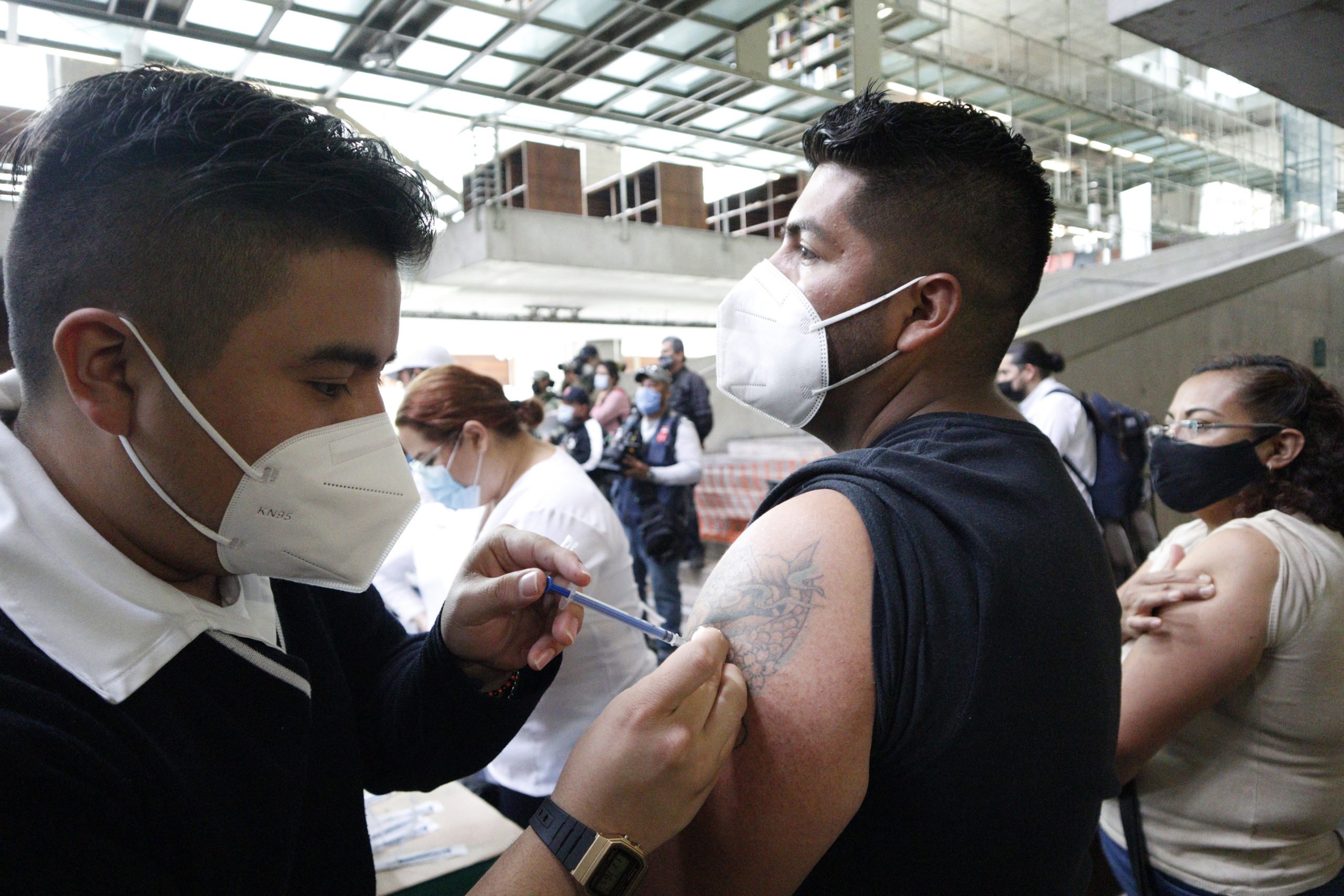 2021 07 08T124504Z 259534400 MT1WENN37972843 RTRMADP 3 WENN 20210709 MASS VACCINATION MEXICO CITY scaled 1