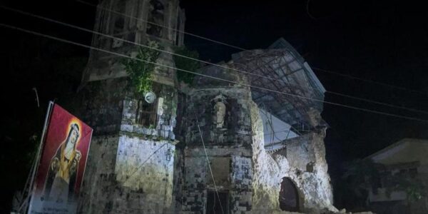 (Multimedia) Fuerte sismo en centro de Filipinas deja al menos 18 muertos 14 5 4