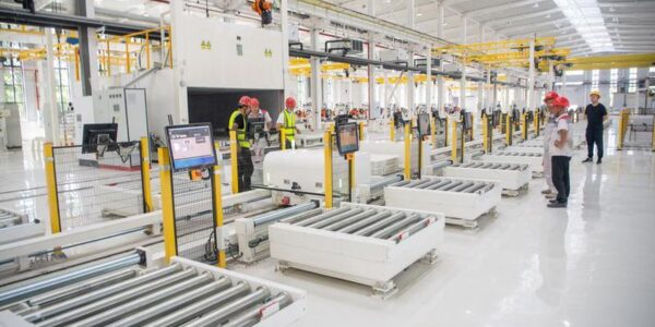 (Multimedia) Un transformador como ejemplo de la evolución hacia la innovación de la industria manufacturera china 15 10 3 10