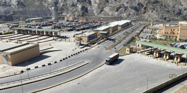 (Multimedia) Fuerzas de seguridad pakistaníes reportan enfrentamiento armado en frontera entre Pakistán y Afganistán 12 10 3 2