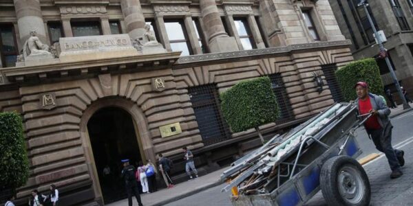 Analistas privados elevan a 0,20% proyección de crecimiento del PIB mexicano en 2025 11 100 1