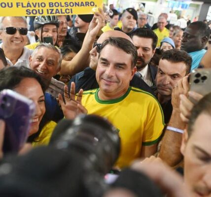 (Multimedia) Flávio Bolsonaro elige a Alfredo Gaspar como compañero de fórmula para elecciones presidenciales de Brasil 4 11 1 10