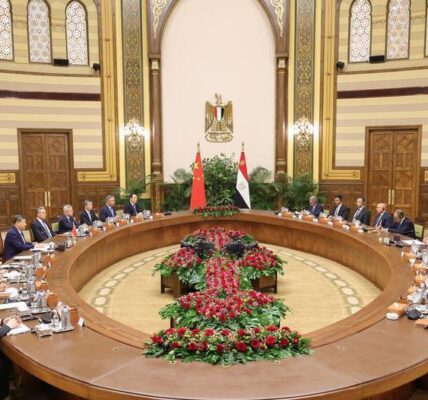 (Multimedia) Canciller chino dice que propuesta de cuatro puntos de Xi brinda una solución china para la paz y estabilidad en Medio Oriente 2 12 1 13