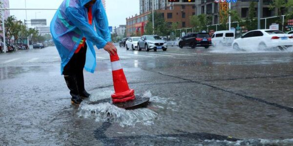 (Multimedia) Evacuadas miles de personas tras desborde de ríos por fuertes lluvias en provincia central china de Henan 13 12 4 11