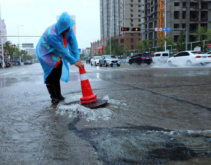 (Multimedia) Evacuadas miles de personas tras desborde de ríos por fuertes lluvias en provincia central china de Henan 1 12 4 11