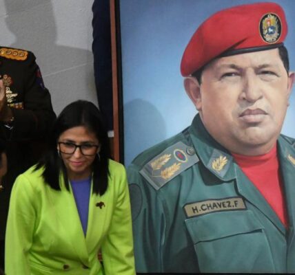 (Multimedia) Diferencias con EEUU serán resueltas por vía diplomática, afirma presidenta encargada de Venezuela 2 12 6 2