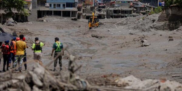(Multimedia) Hay 579 muertos y 1.924 desaparecidos tras inundaciones en Nepal, dice autoridad de gestión de desastres 14 14 8 8