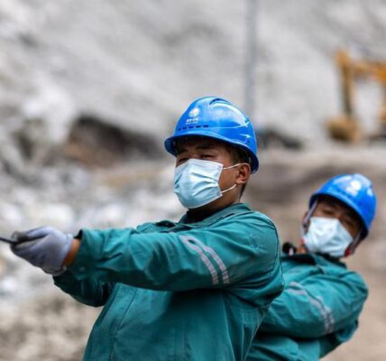(Multimedia) Ampliación: Suministro de electricidad es restaurado en puerto fronterizo afectado por avalancha de lodo en Xizang, China 4 16 1 12