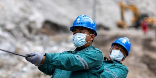 (Multimedia) Ampliación: Suministro de electricidad es restaurado en puerto fronterizo afectado por avalancha de lodo en Xizang, China 12 16 1 12