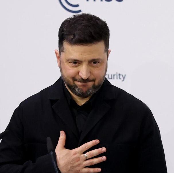 (Multimedia) Zelensky afirma que Ucrania busca terminar conflicto con Rusia, pero necesita garantías de seguridad 1 16 2 11
