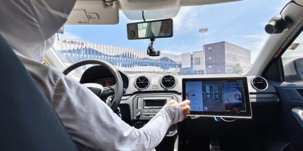 (Multimedia) Policía china reforzará regulación sobre conducción inteligente 14 16 9 1