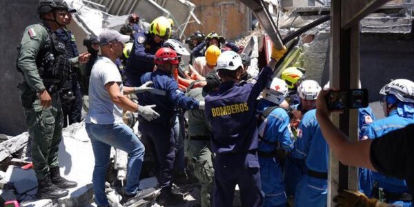 (Multimedia) Ascienden a 181 los muertos y a 1.310 los heridos por sismo en Colombia 15 17 2 7