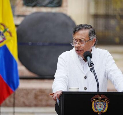 (Multimedia) Petro inicia visita oficial a Cuba centrada en agenda bilateral 4 19 18