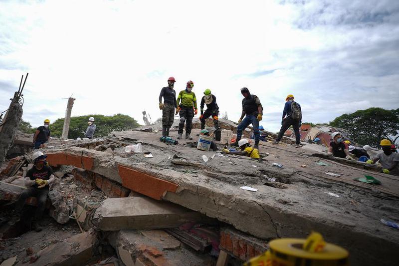 (Multimedia) Aumenta a 273 la cifra de fallecidos por sismo de 7,4 en Colombia 1 19 3 10