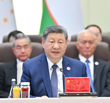 Xi insta a la OCS a trabajar en pos de una gobernanza global más justa y equitativa 3 20 16