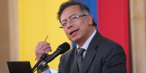 Petro se reúne en Bogotá con representante de EE.UU. UU. para intentar mitigar la crisis diplomática 12 21 4 2