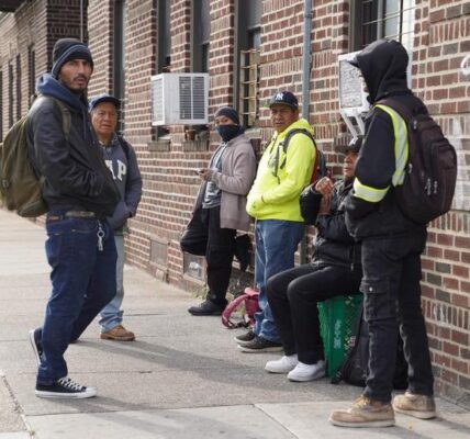 (Multimedia) Ampliación: Crecimiento de empleo en EEUU se desacelera en diciembre y tasa de desempleo baja a 4,4 por ciento 3 22 1 3