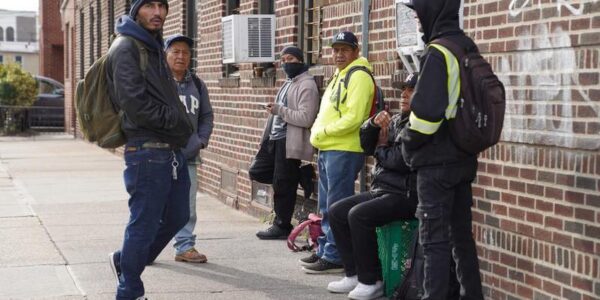 (Multimedia) Ampliación: Crecimiento de empleo en EEUU se desacelera en diciembre y tasa de desempleo baja a 4,4 por ciento 17 22 1 3