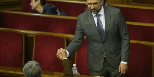 (Multimedia) Premier ucraniano Shmyhal presenta su dimisión 15 26 4 1
