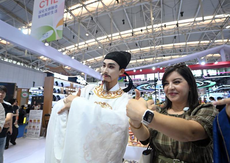 (Multimedia) Visitantes extranjeros exploran la realidad cotidiana de China más allá de los monumentos 3 27 17