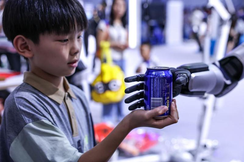 (Multimedia) Especial: Expertos destacan avance de China en IA y cooperación tecnológica con Brasil 1 3 1 14