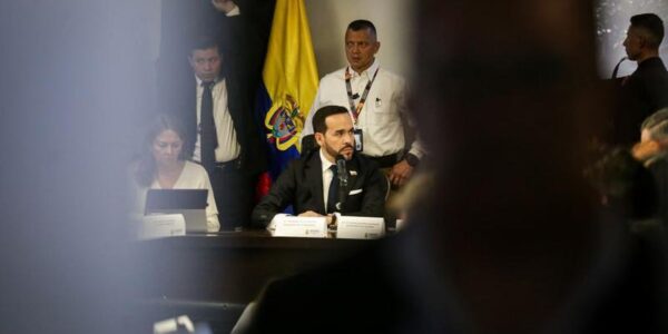(Multimedia) Presidente colombiano entrega evaluación de terremoto que causa al menos 265 muertos 12 3 4 10