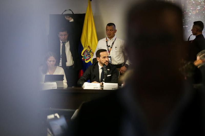(Multimedia) Presidente colombiano entrega evaluación de terremoto que causa al menos 265 muertos 1 3 4 10