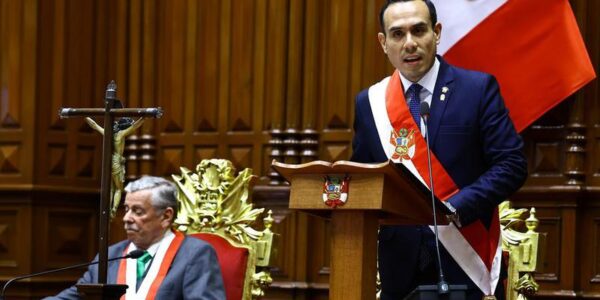 (Multimedia) Presidente de Perú toma juramento de su gabinete ministerial 13 3 4 2