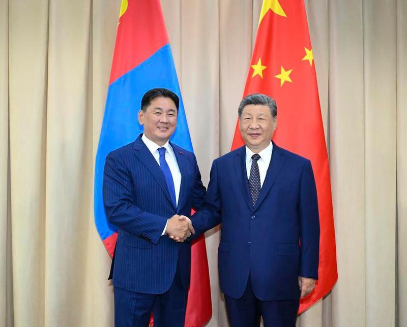 (Multimedia) Xi dice que China está dispuesta a avanzar de la mano en camino de modernización con Mongolia 2 4 22