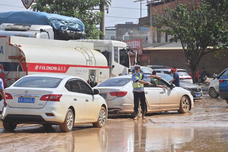 China renueva alertas por tormenta de lluvia y clima convectivo severo 1 56 6