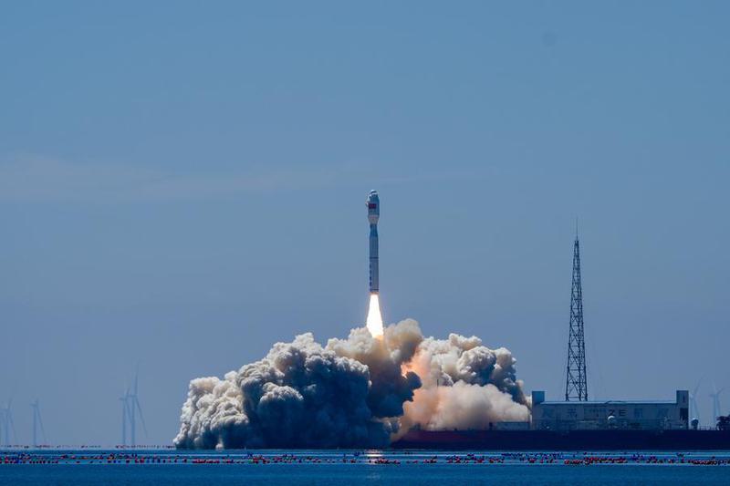 (Multimedia) Cohete chino Smart Dragon-3 lanza con éxito dos satélites desde el mar 1 6 1 11