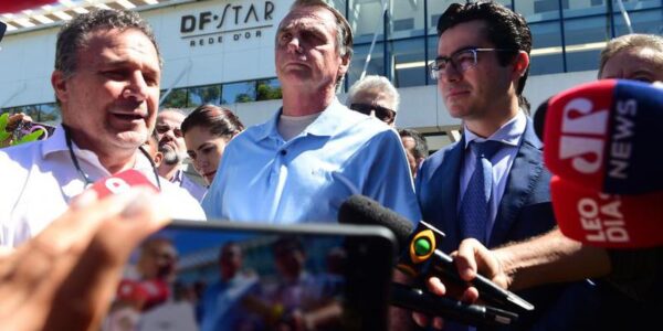 (Multimedia) Policía Federal de Brasil acusa a expresidente Bolsonaro y a su hijo de comandar red de espionaje ilegal 15 6 7