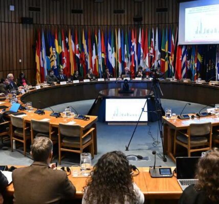 (Multimedia) Latinoamérica y el Caribe posee activos para sortear nueva era geopolítica, según informe presentado por Comisión convocada por Cepal 4 7 1 10