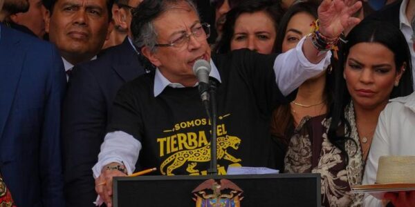 Petro presenta informe de Interpol que descarta nexos suyos con narcotráfico u otros delitos 16 73 6