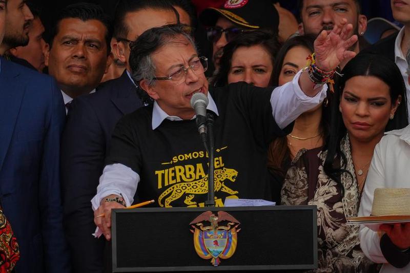 Petro presenta informe de Interpol que descarta nexos suyos con narcotráfico u otros delitos 1 73 6