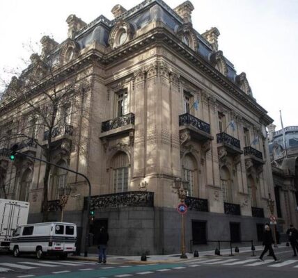 (Multimedia) Argentina lamenta decisión de Brasil de rebajar nivel de relaciones diplomáticas bilaterales 2 8 1 11