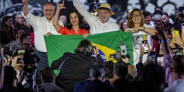(Multimedia) Entrevista: EE. UU. amplía presión sobre campaña en la que Lula busca reelección, dice experta brasileña 14 9 1 11