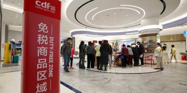 (Multimedia) Observatorio Económico: Facilidad de entrada y simplificación de devoluciones fiscales atraen a turistas extranjeros a comprar en China 12 9 1 4