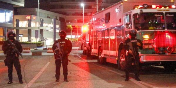 (Multimedia) Ecuador tilda de "acto terrorista" explosión de coche bomba en Guayaquil 13 9 3 2