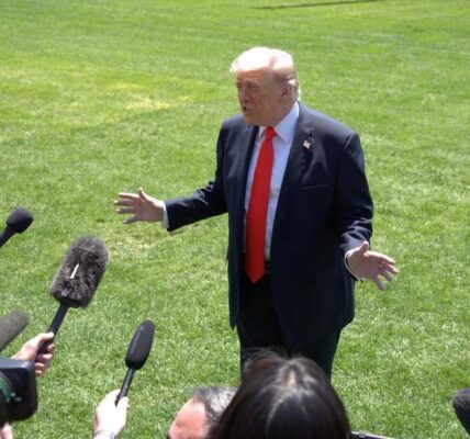 Trump afirma estar "solo seminegociando" con Irán, reportan medios 2 90 5