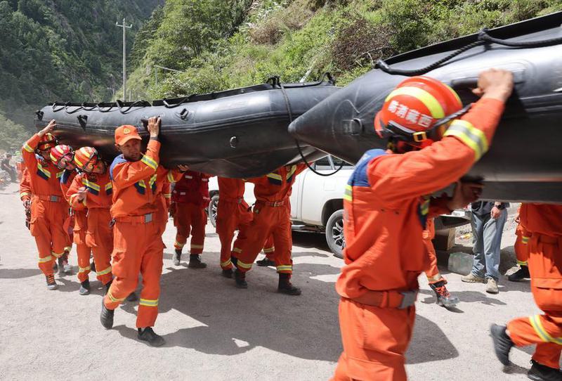 (Multimedia) China lleva a cabo esfuerzos de rescate multidimensionales tras fatal avalancha de lodo en Xizang 1 12 9 6