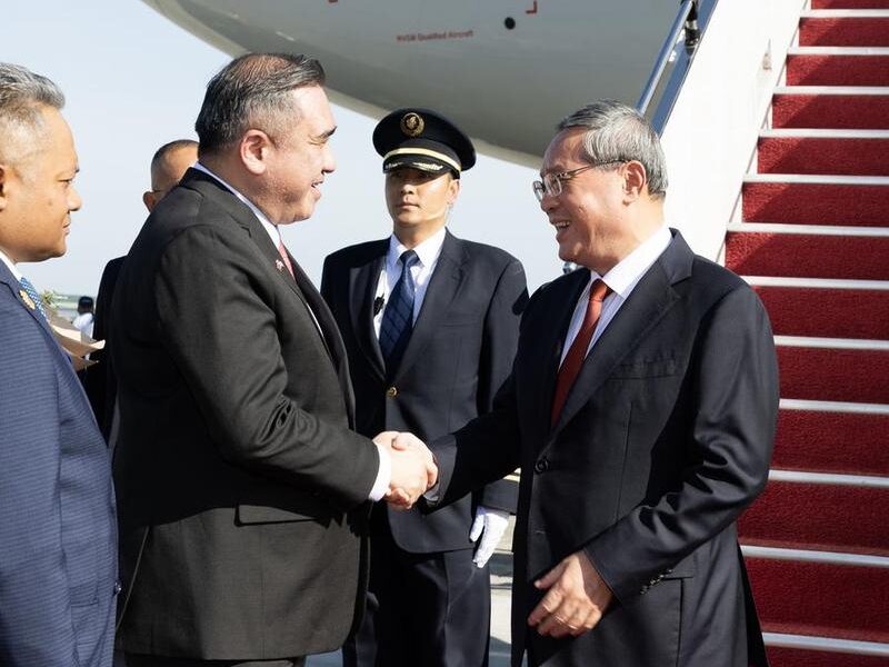 (Multimídia) Primeiro-ministro chinês chega à Malásia para reuniões de líderes sobre cooperação no Leste Asiático 1 10 4 2