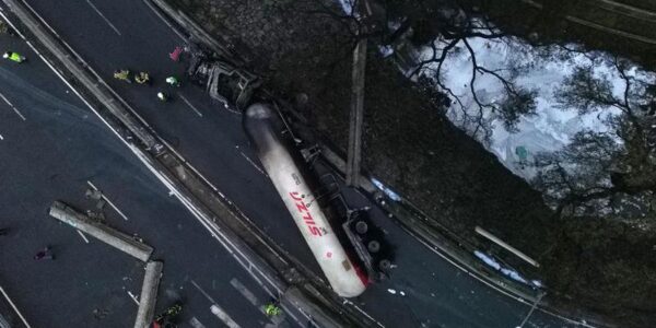 (Multimedia) Aumentan a cuatro los muertos por explosión de pipa de gas LP en capital mexicana, además de 90 heridos 15 14 4 1