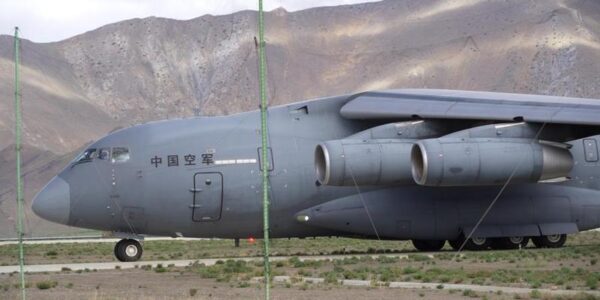 EPL envía equipo para coordinar esfuerzos de rescate en distrito afectado por alud de lodo en Xizang 15 169 4