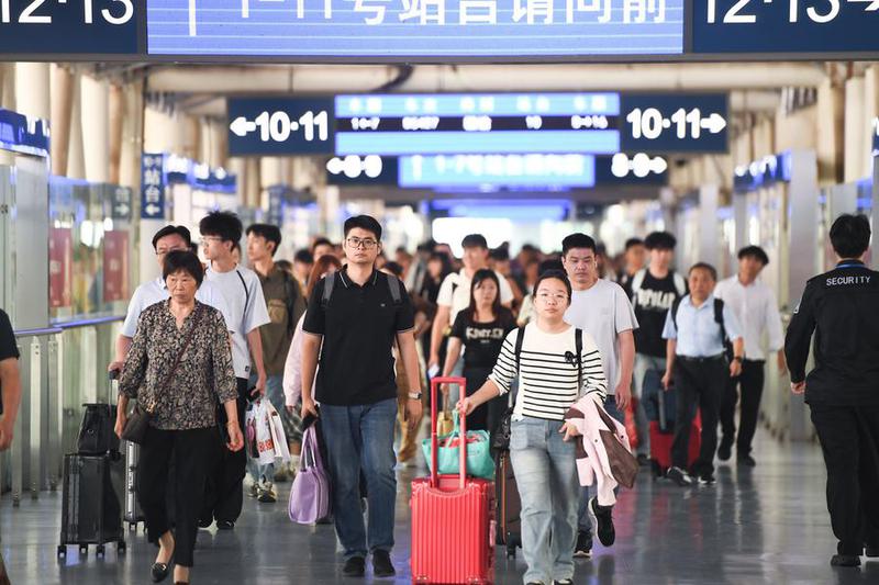 (Multimedia) China registra más de 50.000 millones de viajes de pasajeros entre regiones en primeros tres trimestres de 2025 1 17 3 2