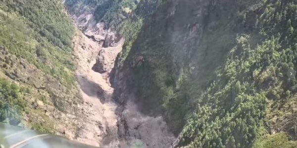 Casi 100 ciudadanos chinos siguen desaparecidos en lado nepalí tras avalancha de lodo, afirma cancillería china 14 170 4