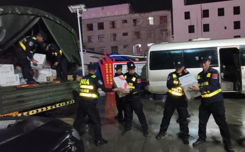 Rescatistas llegan a puerto fronterizo afectado por avalancha de lodo en región suroccidente china de Xizang 1 173 3