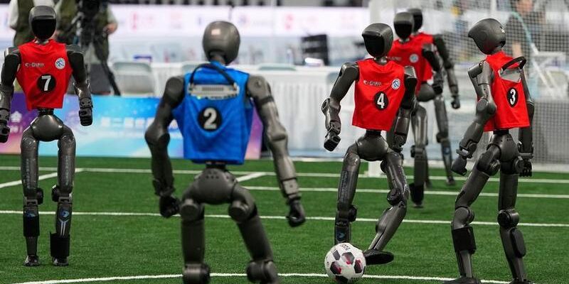 Equipo de fútbol alemán de robots humanoides elogia el desarrollo de robots en China 4 175 4