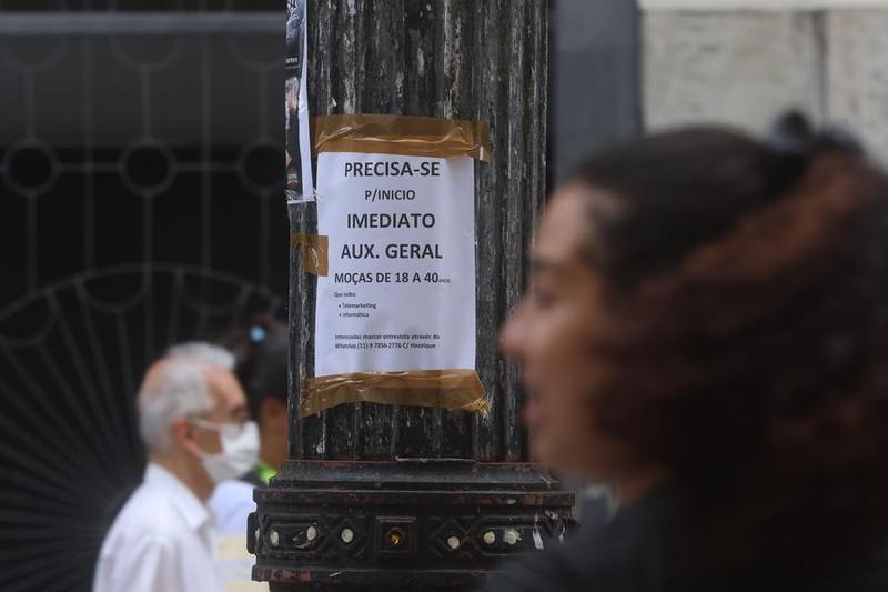 Desempleo en Brasil disminuye al 5,3 % y alcanza mínimo histórico para el trimestre terminado en julio 1 176 4