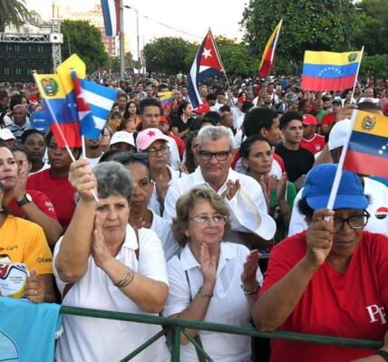 (Multimedia) Especial: Cubanos reafirman su solidaridad con Venezuela ante agresiones de EE. UU. 2 18 2 3